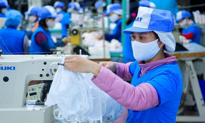 Doanh nghiệp dệt may ‘biến nguy thành cơ’ thời COVID-19