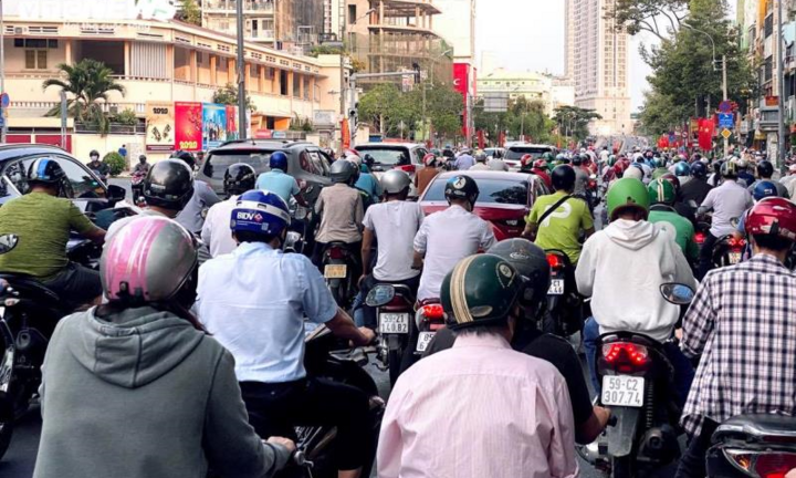 TP.HCM siết quy định cấm tụ tập quá 2 người nơi công cộng