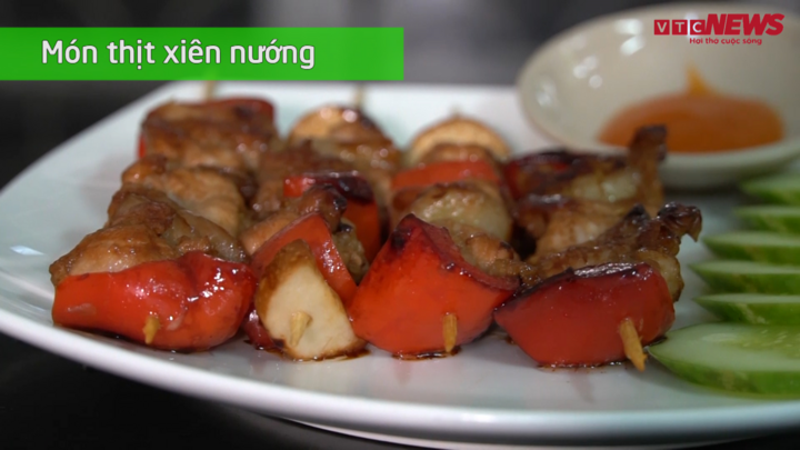 Video: Làm món thịt xiên nướng đơn giản tại nhà