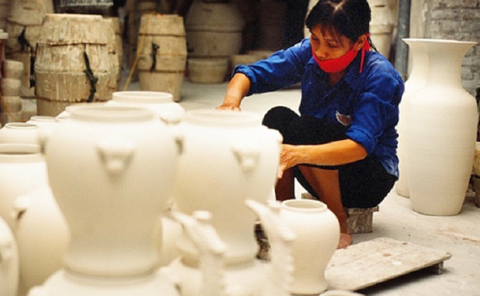 Tiếp tục cách ly xã hội: 'Áp dụng thiếu linh hoạt sẽ làm hại sản xuất'