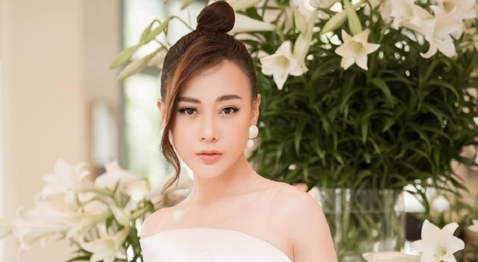 Phương Oanh: 'Trong lần đầu tiên gặp bạn trai, tôi trúng tiếng sét ái tình'