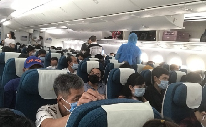 Hành khách phản ánh VNA không giãn cách ghế phòng dịch COVID-19