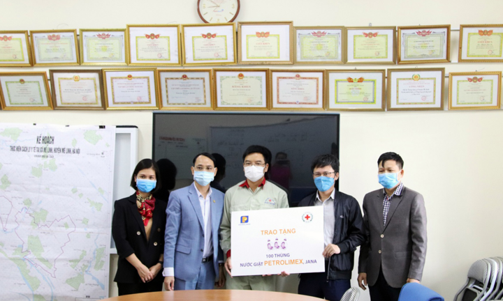 Doanh nghiệp chung tay cùng dân Hạ Lôi phòng chống dịch COVID-19