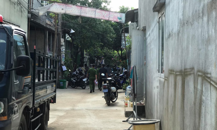 Người phụ nữ chết trong tư thế treo cổ ở Bình Dương