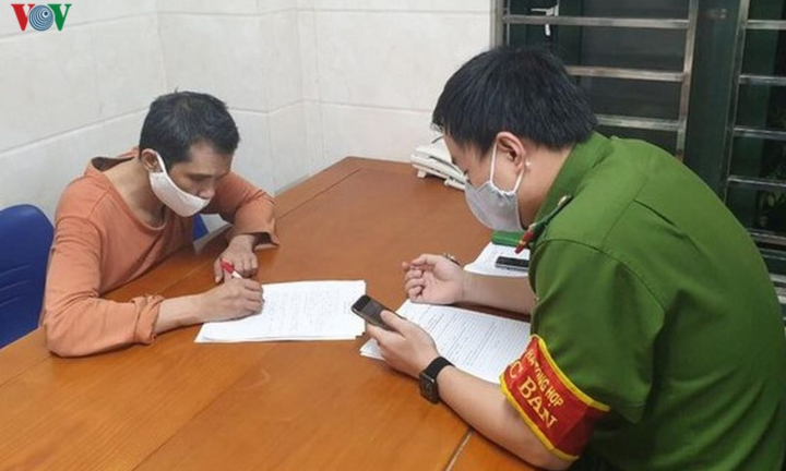 Tạm giữ kẻ loan tin Việt Nam có người chết vì COVID-19