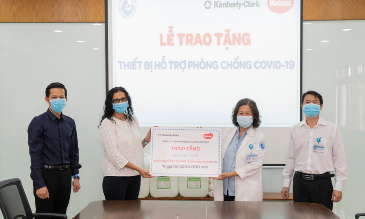 Kimberly-Clark Việt Nam và Huggies trao vật phẩm y tế cho 40 bệnh viện phụ sản 