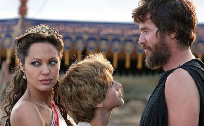 Bạn trai cũ tiết lộ chuyện yêu Angelina Jolie