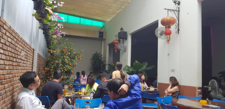 Vợ mở bán cà phê bất chấp lệnh cấm, phó phòng Cảnh sát PCCC bị kiểm điểm