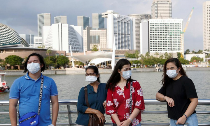 Số ca thiệt mạng do COVID-19 tăng cao, EU đối mặt nguy cơ suy thoái