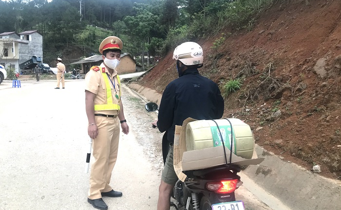 Hà Giang cách ly toàn huyện Đồng Văn phòng lây chéo COVID-19