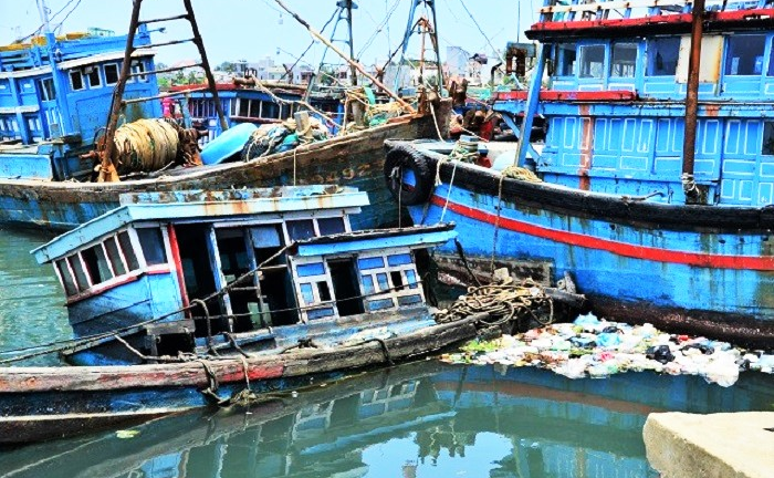 Video: Cận cảnh hàng chục tàu cá phơi xác nhiều năm tại cảng Sa Huỳnh