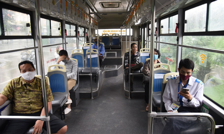 Hành khách đi xe buýt ở Hà Nội phải tuân thủ những gì?