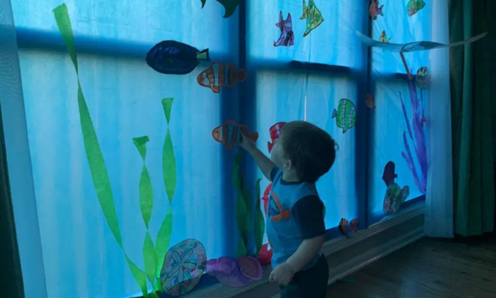 Video: Mẹ biến phòng khách thành thuỷ cung mừng sinh nhật con trai 2 tuổi