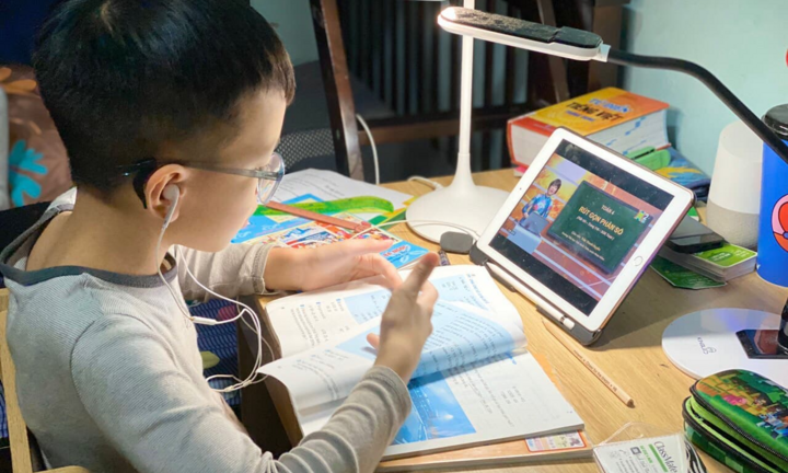 Một bộ phận học sinh lớp 1 ở TP.HCM khó đọc thông, viết thạo vào cuối năm học