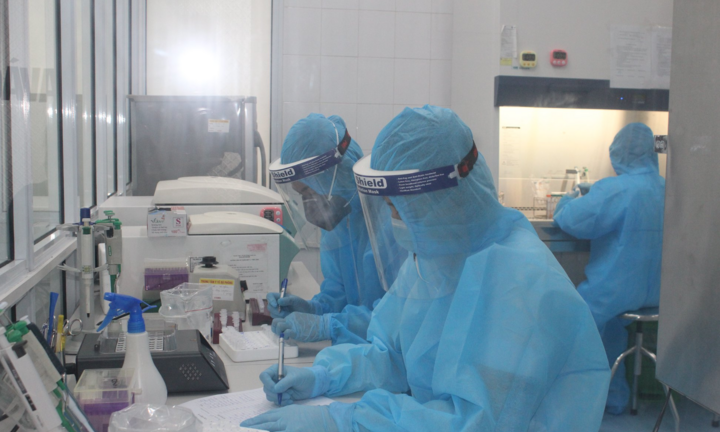 Lo ngại mua máy xét nghiệm COVID-19 giá đắt, Nghệ An đi mượn của bệnh viện