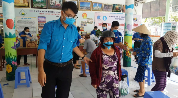 Siêu thị 0 đồng san sẻ yêu thương với người nghèo giữa mùa dịch COVID-19