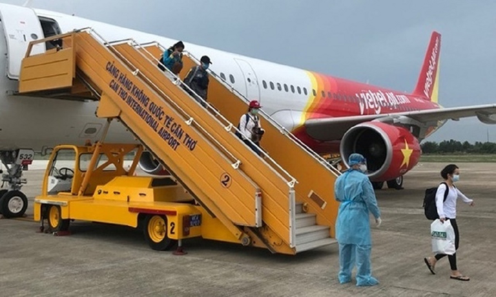 105 người việt từ Indonesia trở về nước cách ly tại Sóc Trăng