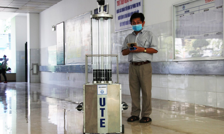 Chế tạo thành công Robot diệt 99% virus bằng tia cực tím