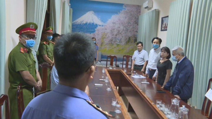 Liên quan sai phạm đấu thầu thuốc, đình chỉ sinh hoạt Đảng 4 cán bộ Sở Y tế