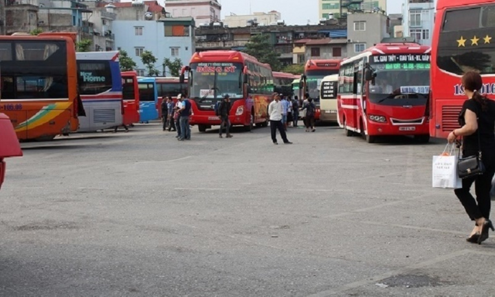 Bến xe ở Hà Nội 'đìu hiu' ngày đầu nghỉ lễ 30/4-1/5