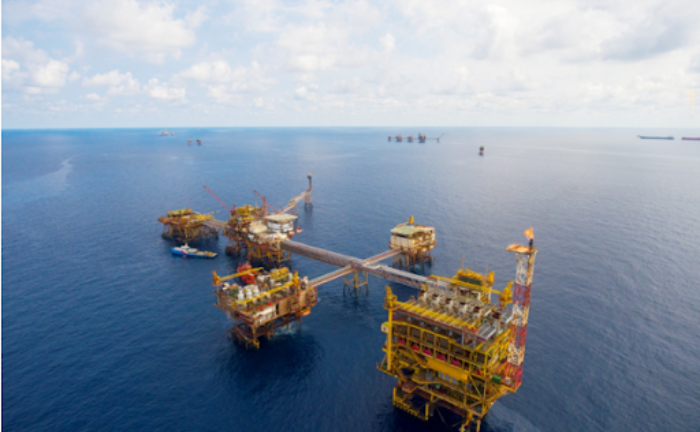 Giá dầu bất ngờ tăng mạnh