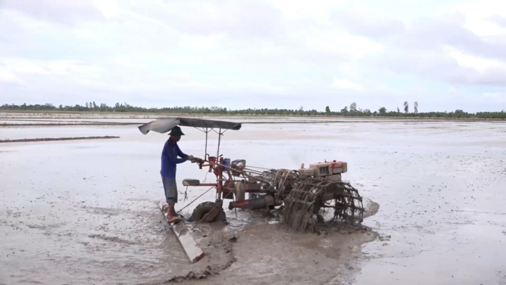 Video: Độc đáo chiếc máy 3 trong 1 của thợ cơ khí miền Tây