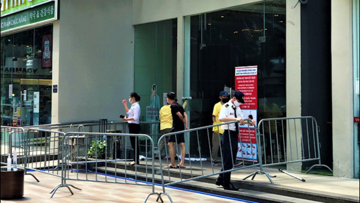 Bản tin COVID-19 ngày 30/4: Chung cư bị phong tỏa do có người dương tính trở lại