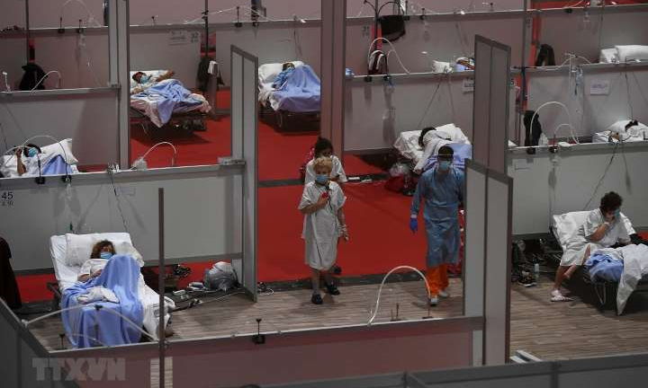 Trực tiếp: Tháo dỡ bệnh viện dã chiến ở Madrid, Tây Ban Nha