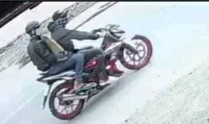 Truy tìm hai kẻ xịt hơi cay cướp tiệm vàng ở TP.HCM