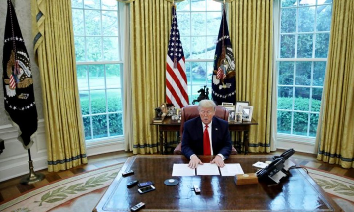Tổng thống Trump lần đầu tiên rời Nhà Trắng sau 1 tháng
