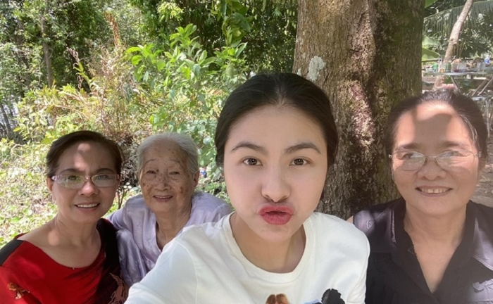 Vân Trang khám phá khu vườn rộng 5 mẫu của gia đình