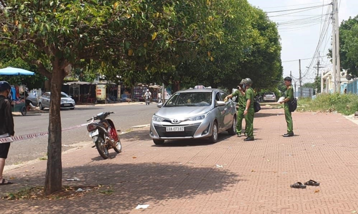 Mâu thuẫn khi bắt khách, tài xế taxi ở Đắk Nông đâm chết đồng nghiệp