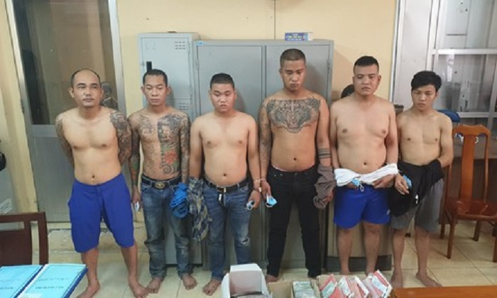 Công an triệt xoá tiệm cầm đồ cho vay nặng lãi, thu nhiều hung khí