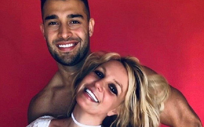 Britney Spears bị bố cấm sinh con với bồ trẻ