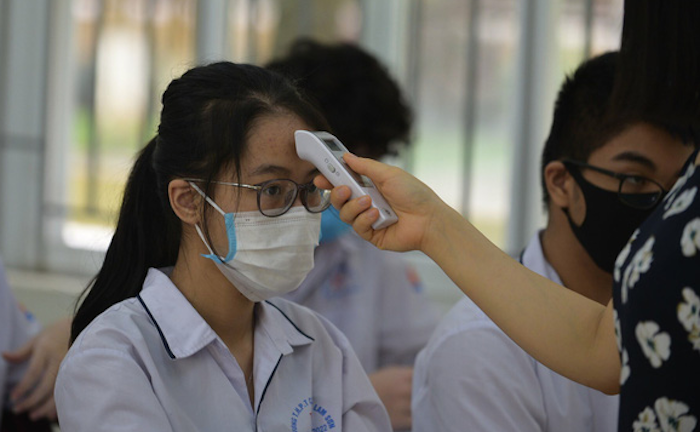 Chủ tịch Hà Nội: Không nên chia giờ học, học sinh không cần tấm chắn giọt bắn