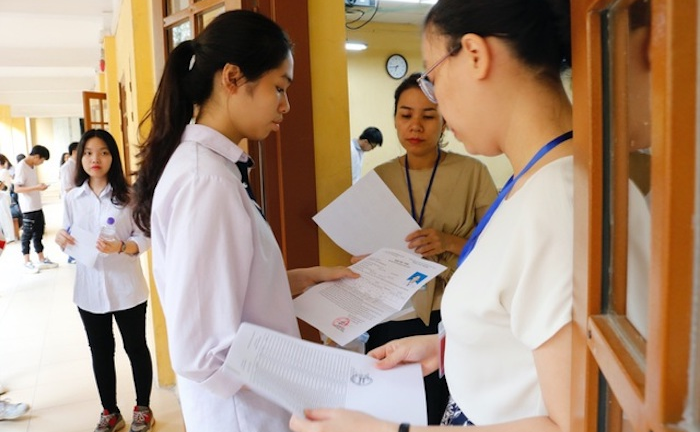 Gợi ý đáp án đề tham khảo môn Toán, Vật lý, tiếng Anh thi tốt nghiệp THPT