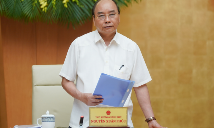 Thủ tướng: 'Vào lớp vừa đội mũ bảo hộ, vừa đeo khẩu trang thì làm sao học được'