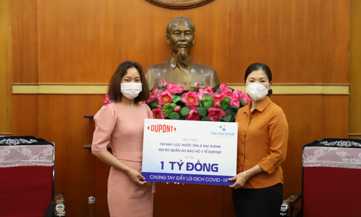 Hai 'ông lớn' chung tay góp sức chống dịch COVID-19