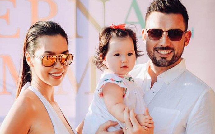 Con gái siêu mẫu Hà Anh: Chưa tròn 2 tuổi đã thuộc làu bảng chữ cái tiếng Anh