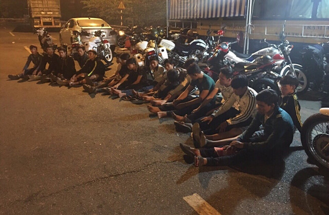 60 thanh niên tụ tập đua xe trái phép, mang cả roi điện phòng thân