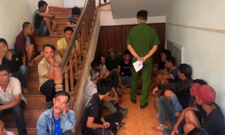 Hàng chục trinh sát đột kích trường gà ở Gia Lai: Khởi tố 2 kẻ cầm đầu