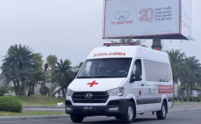 Thành Công tặng 10 xe Solati cứu thương chống COVID-19