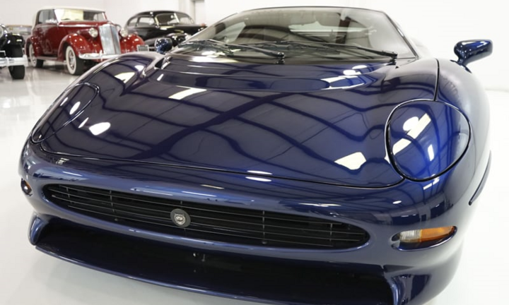 Siêu xe Jaguar XJ220 huyền thoại giá nửa triệu USD
