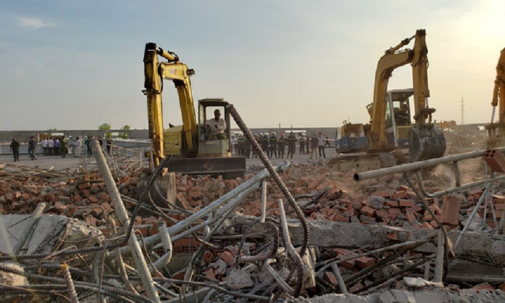 Video: Sập tường đang xây ở Đồng Nai, 10 người chết, nhiều người bị chôn vùi