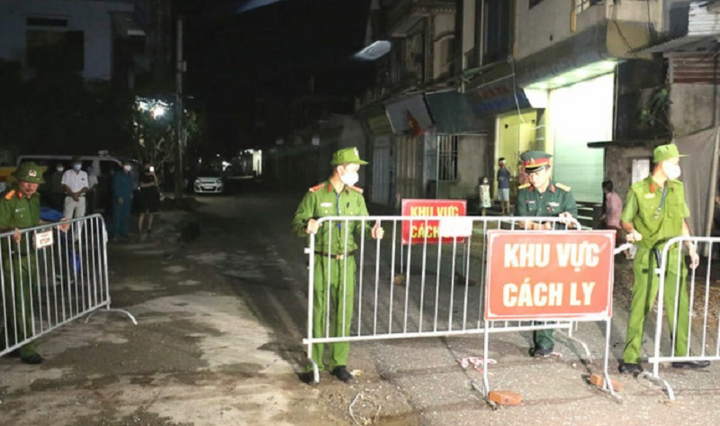 Vỡ òa khoảnh khắc ổ dịch COVID-19 cuối cùng ở Hà Nội được dỡ bỏ