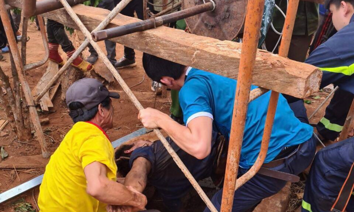 Xuống giếng cứu người ngạt khí, cả 5 người thương vong