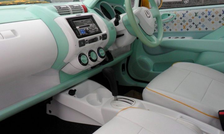  Honda Jazz siêu độc với nội thất màu xanh bạc hà và da Louis Vuitton 