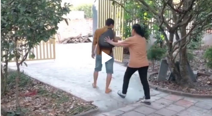 Mẹ đuổi con trai ra khỏi nhà vì không chịu lấy vợ