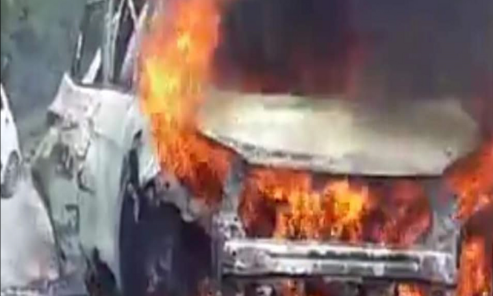 Ô tô cháy dữ dội khi đang chạy, tài xế may mắn thoát chết