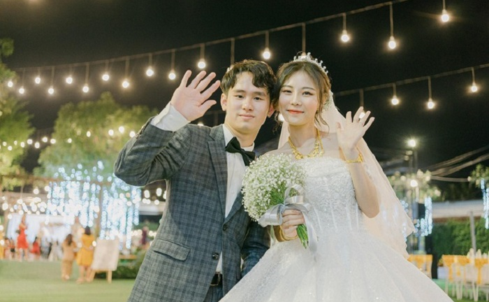 Cặp đôi yêu xa, lần đầu gặp mặt là đám hỏi